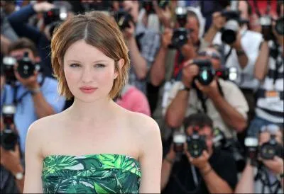 Jeune australienne ... . qui aurait du jouer Bella de Twilight .