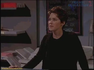 Elle fera faire des btises  Ross. Comment s'appelle l'actrice qui interprte Chlo, que l'on a pu voir aussi dans 'Les ailes de l'enfer', 'Evil Dead 3' ou 'Le Soliste' ?