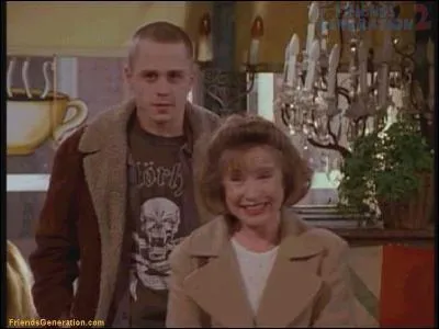 Maman d'Eric dans la srie 'That' 70s show', elle va pouser le frre de Phoebe dans Friends. Quel est le nom de cette actrice ?
