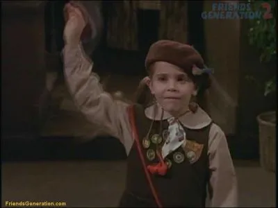 A 8 ans, elle jouait la fille du prsident des Etats-Unis dans 'Independance Day'. Dans Friends elle est Sarah, la petite fille que Ross blesse par accident. Comment se nomme-t-elle ?