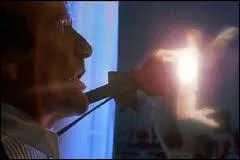 Quel nom donne Peter Pan  Clochette au dbut du film ?