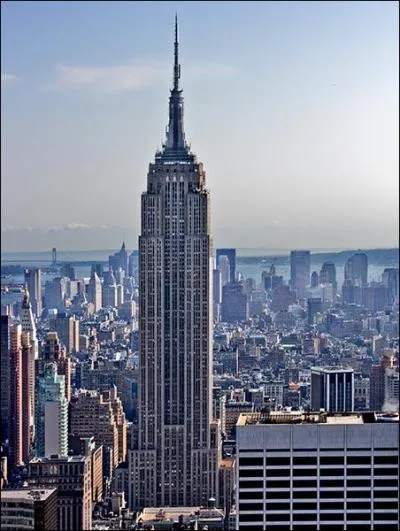 Quel est le nom de ce gratte-ciel ?