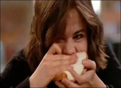 Dans quel film Ally Sheedy se prpare-t-elle un sandwich... hum... peu ragotant, alors qu'elle est en colle ?