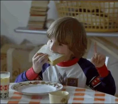 Dans quel film, adapt de Stephen King, un petit garon qui parle  son doigt mange-t-il un dlicieux sandwich ?