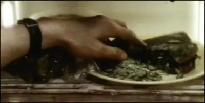 Dans quel autre film, temporairement aveugle aprs s'tre fait greffer de nouveaux yeux, gote-t-il  un sandwich pourri ?