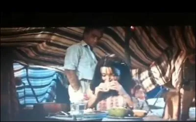 Dans quel film d'aventures Karen Allen se dlecte-t-elle d'un bon morceau de pain ?