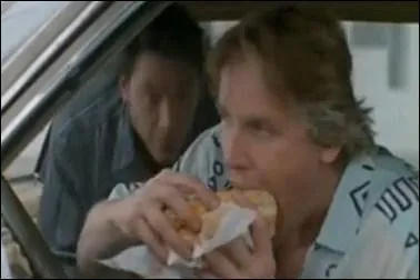 Dans quel film survolt Gary Busey se rgale-t-il avec un gros sandwich dans une voiture aux cts de Keanu Reeves ?