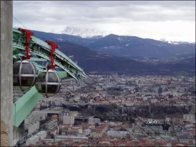 Entre Vercors, Chartreuse et Belledonne c'est la ville natale de Stendhal. Btie au confluent de l'Isre et du Drac il s'agit de ...
