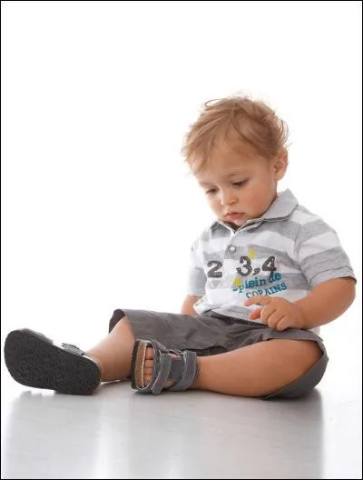 Lorsque bb parle, on dit qu'il :