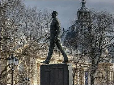 Dans quelle voiture se trouvait le gnral de Gaulle quand il a t victime de l'attentat du Petit-Clamart ?