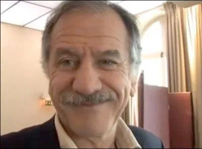 Dans quelle voiture est arriv Nol Mamre  une mission de tl, avant de prtendre tre venu  vlo ?