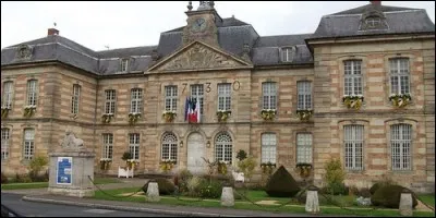 Quelle est la spécialité souvent panée des cuisines de Sainte-Menehould ?