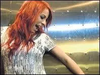 Combien d'exemplaires de son troixime album a-t-elle vendu ?