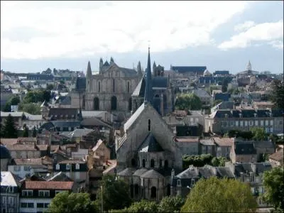 Historiquement associe  Charles Martel et  732, la ville est situe sur un des chemins de Compostelle. C'est prs d'elle que s'est implant dans les annes 80, le parc du Futuroscope. Il s'agit de :