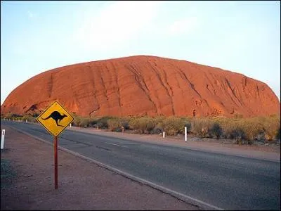 L'Australie est la plus grande le du monde : quelle est sa surface compare  la France ?