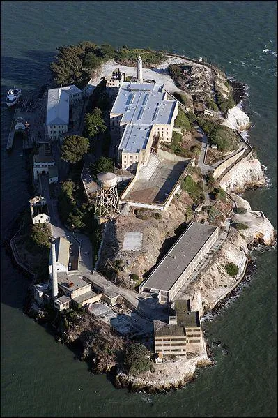 O se trouve l'le d'Alcatraz qui a abrit une prison de haute scurit jusqu'en 1963 ?