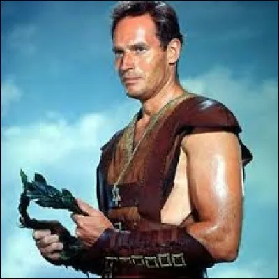 Dans la superproduction ''Ben-Hur'' , si on fait attention, on peut voir sur les chars :