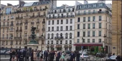 Quel hôtel, de la Place du Panthéon, est associé à "Nadja" d'André Breton ?