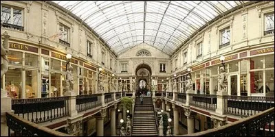 Quel est le nom du plus célèbre passage de la ville de Nantes ?