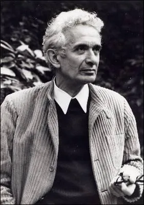 Quel écrivain français, spécialiste des romans d'anticipation, a écrit 'Les chemins de Katmandou' et 'Le grand secret' ?