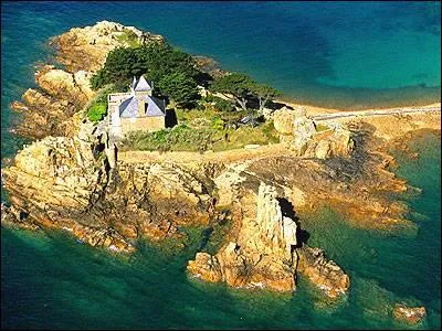 A quel département appartient l'Ile de Bréhat ?