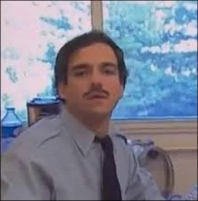 Dans une parodie des Inconnus, le chef policier Marcel Patulacci (Didier Bourdon) a conscience de la responsabilité et de la tâche morale qui lui incombe et répète souvent cette locution :