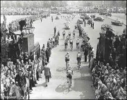 De quelle ville trangre est donn le dpart du tour en 1954 ?