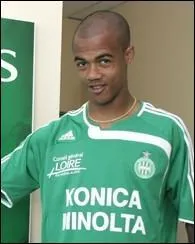 Qui est ce joueur, transfr de Saint-Etienne au Qatar en 2008 en compagnie de Pascal Feindouno, uniquement pour rduire la commission de Bordeaux, club formateur du guinen, sur le transfert ?