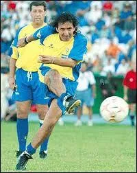 On l'appelait  El Magico , Maradona disait qu'il tait le meilleur joueur du monde, mais il aimait trop l'alcool, les femmes et la fte. Qui est le plus grand joueur salvadorien de l'histoire ?