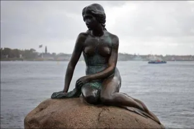 La Petite Sirne se trouve  :