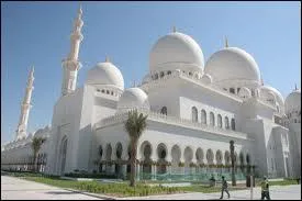 Les mosques y sont nombreuses, car les musulmans sont trs chrtiens.