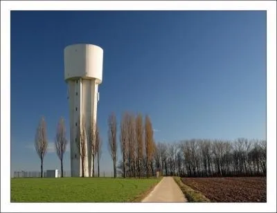 Le terme 'chteau d'eau' se traduit par :