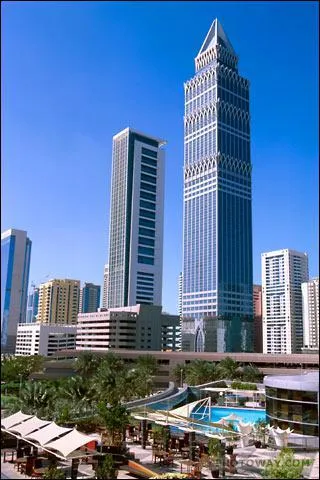 En anglais, le mot 'immeuble' se traduit par :