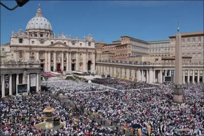 Combien de fidles la basilique vaticane peut-elle accueillir ?