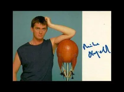 Avec qui fait-il le duo ' Innocent ' ?