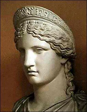 Femme et soeur de Zeus, elle correspond  Junon dans la mythologie romaine :