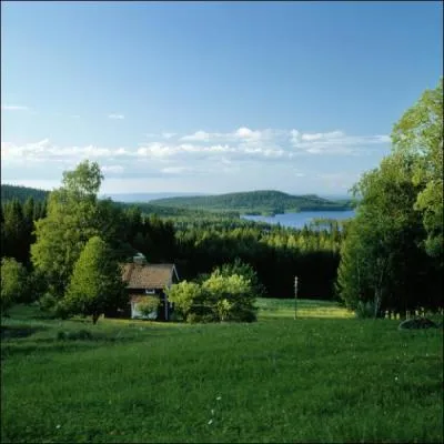 Quelle est la superficie de la Sude compare  celle de la France ?