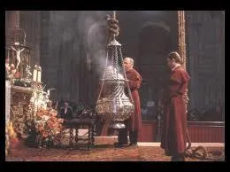 Comment s'appelle le grand encensoir qui parcourt la nef de la cathdrale de Compostelle ?