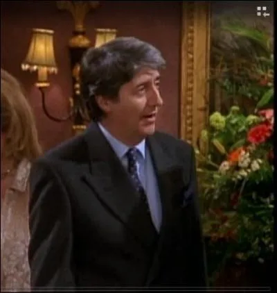 Il a commenc sa carrire en 1975, et tournera  nouveau avec Jennifer Aniston dans 'Drapage'. Comment s'appelle l'acteur qui interprte le pre d'Emily ?