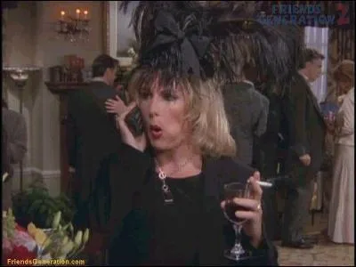 Elle a prt sa voix  Marraine la bonne fe dans la version originale de Shrek 2. Quel est le nom de la vedette de 'Absolutely Fabulous' ?