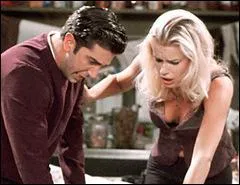 Dans l'pisode 6, Ross est 'Celui qui frquentait une souillon'. Quel est le nom de cette jolie souillon que l'on connat surtout toute en bleu dans les films 'X-men' ?