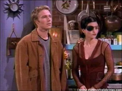 Le cousin germain de David Halliday a russi sa carrire internationale en donnant, entres autres, la rplique  Drew Barrymore dans 'Collge Attitude' et  Jennifer Garner dans 'Alias'. Qui est-il ?