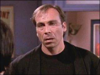 Taylor Negron est un acteur qui fit de nombreuses apparitions dans des sries comme Urgences, The Practice ou encore Le Prince de Bel-Air. Quel rle joue-t-il dans Friends ?