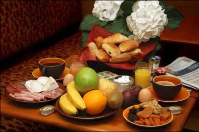 Quelle est la bonne traduction espagnole pour 'petit djeuner' ?