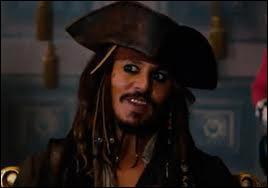 Le dlicieux dessert que Jack balance sur le lustre lorsque les gardes arrivent est :