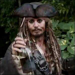 Lors de sa fuite, Jack entre dans une calche et vole quelque chose  sa propritaire. C'est :