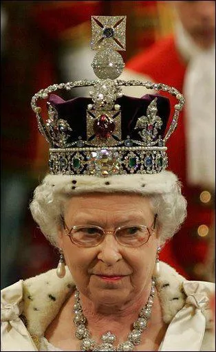 O se trouvent les joyaux de la couronne d'Angleterre ports ici par Elisabeth II lors de son 80me anniversaire ?