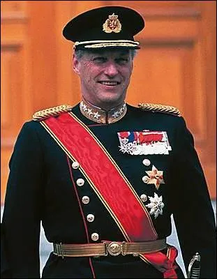 Ce roi de formation militaire rgne sur la Norvge depuis 1991. Il s'agit de... ?