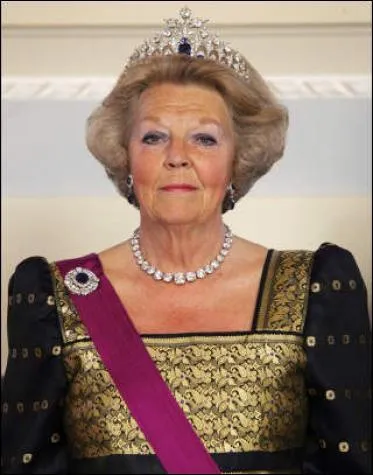 La reine Beatrix est marie au prince Claus, personnage controvers au dbut du rgne car associ  l'Allemagne nazie. Batrice rgne depuis 1980 sur... ?