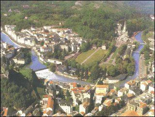En Midi-Pyrnes c'est le plus important plerinage catholique franais. Ville natale de Bernadette Soubirous, il s'agit de :